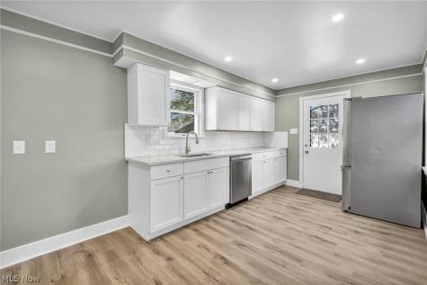 7198 Greenleaf Avenue Parma OH 44130