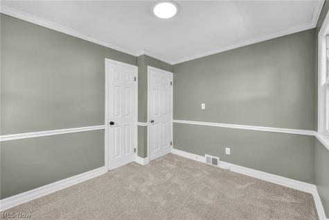 7198 Greenleaf Avenue Parma OH 44130