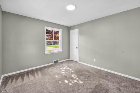 7198 Greenleaf Avenue Parma OH 44130