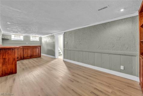 7198 Greenleaf Avenue Parma OH 44130