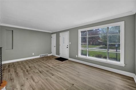 7198 Greenleaf Avenue Parma OH 44130