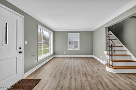 7198 Greenleaf Avenue Parma OH 44130