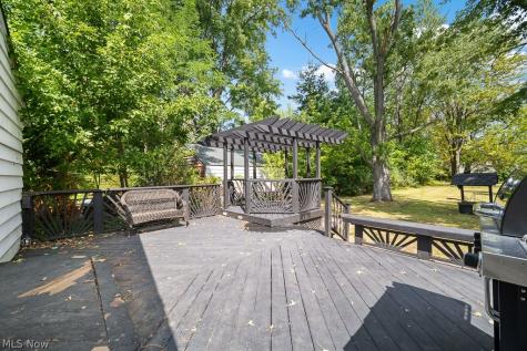 4697 Canterbury Road North Olmsted OH 44070