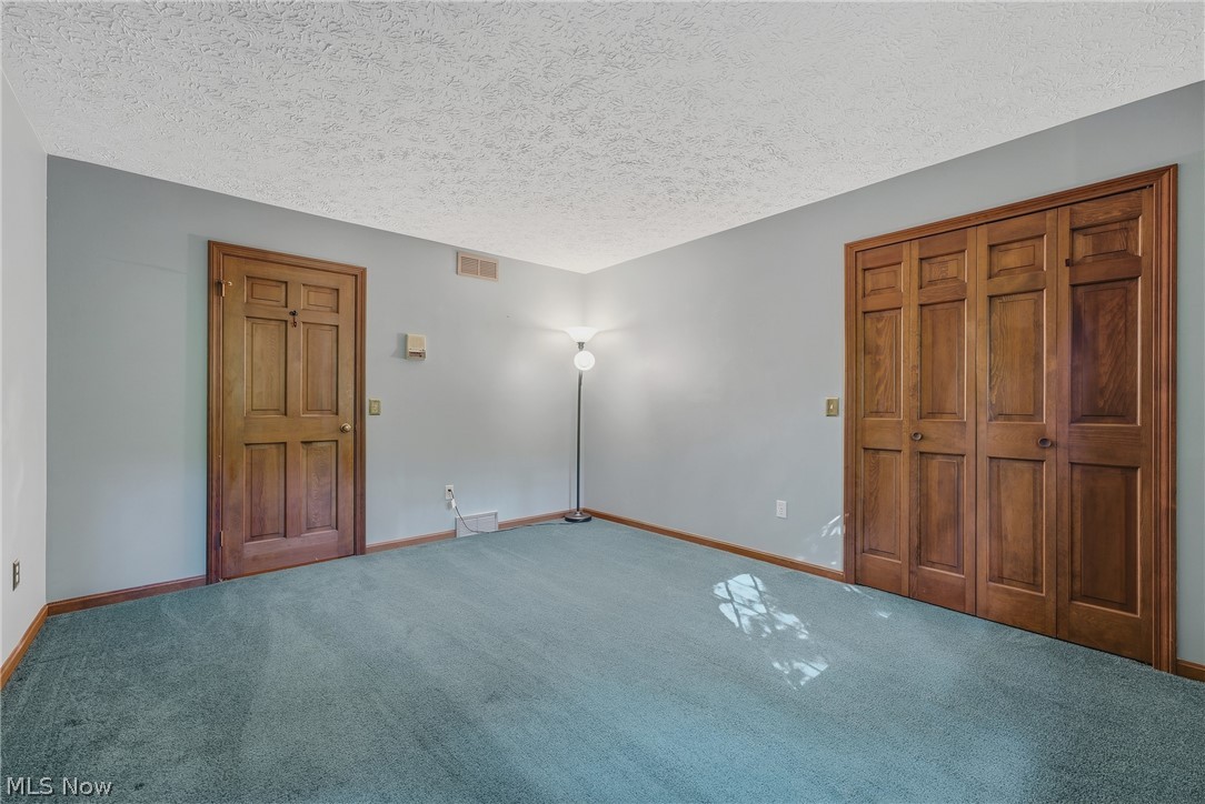 4837 Oak Knoll Avenue Newton Falls OH 44444