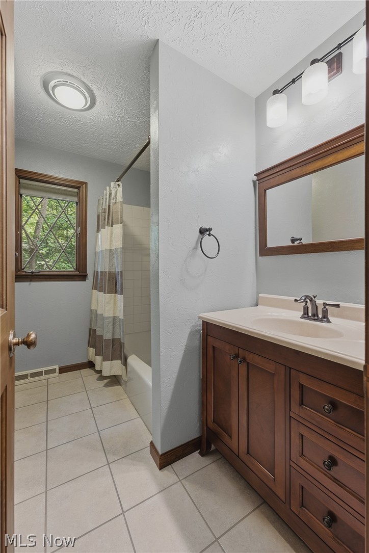 4837 Oak Knoll Avenue Newton Falls OH 44444