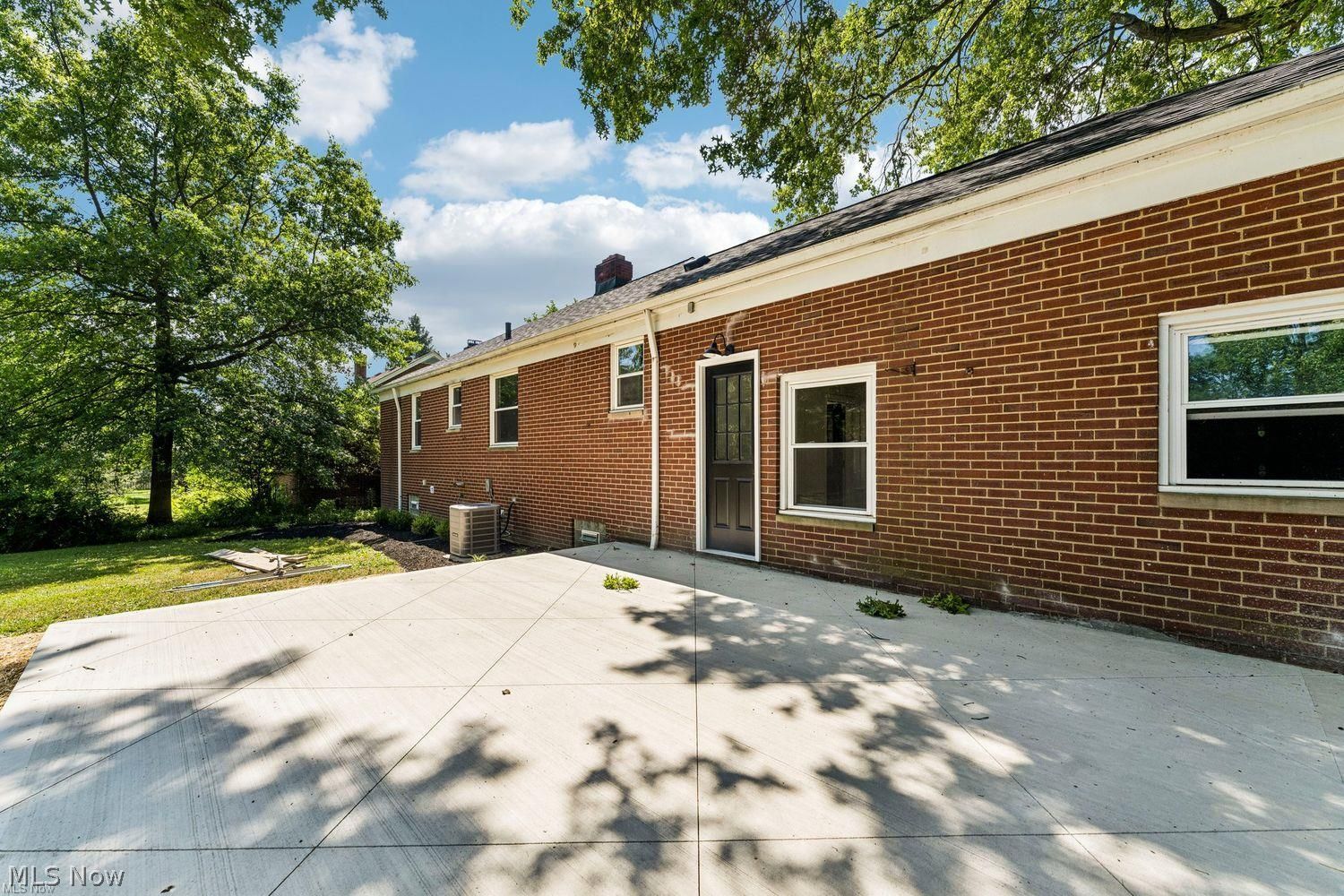 489 Mapleview Drive Seven Hills OH 44131