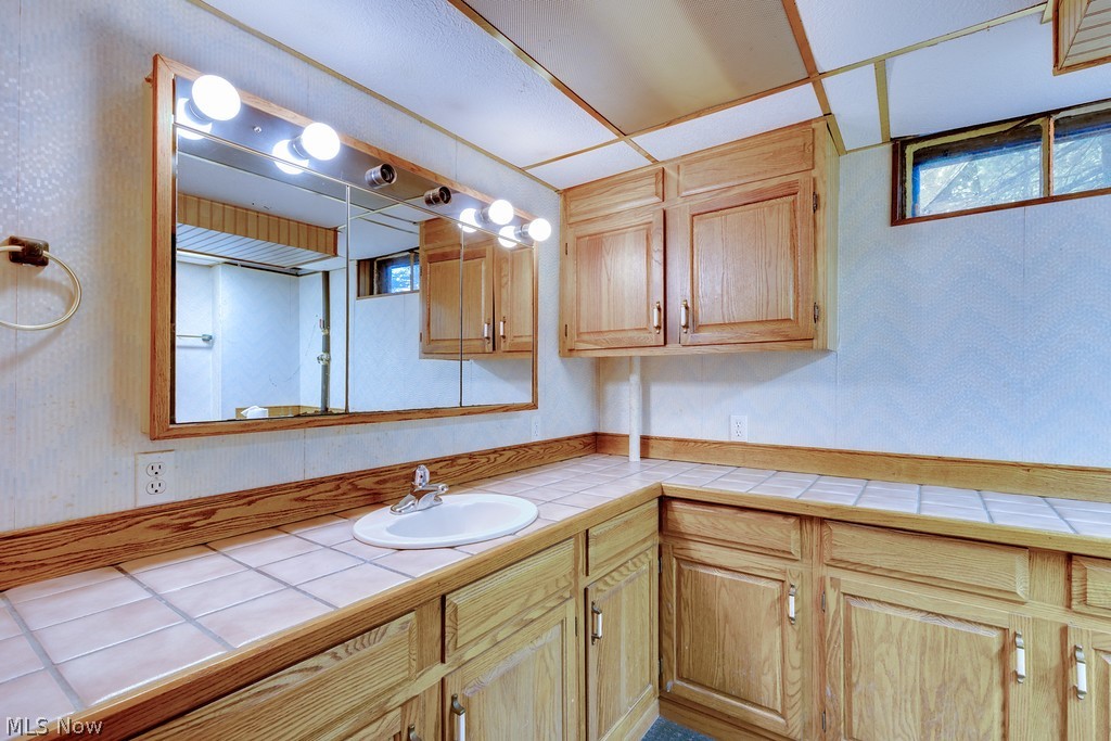 985 Carnegie Avenue Akron OH 44314