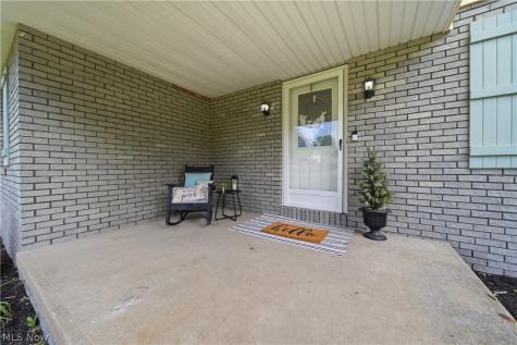 2681 Country Squire Street NW Uniontown OH 44685