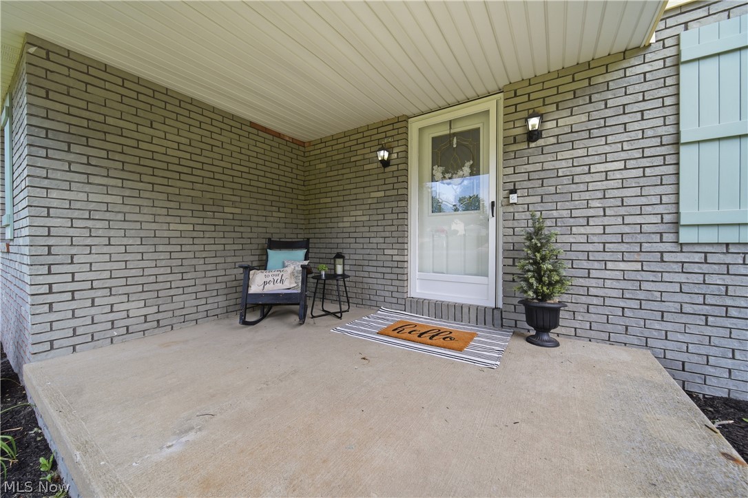 2681 Country Squire Street NW Uniontown OH 44685