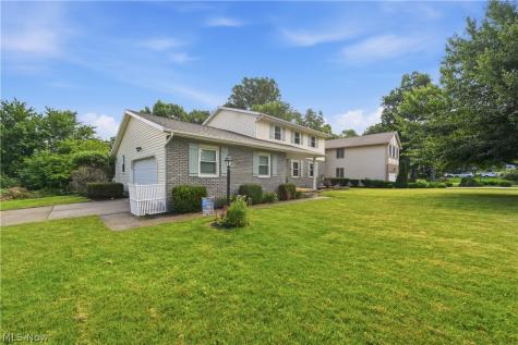 2681 Country Squire Street NW Uniontown OH 44685