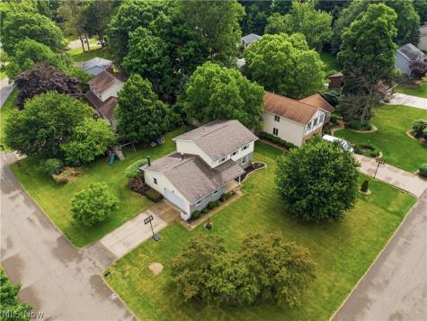 2681 Country Squire Street NW Uniontown OH 44685