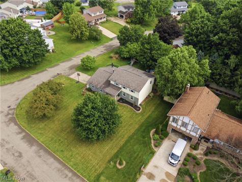 2681 Country Squire Street NW Uniontown OH 44685