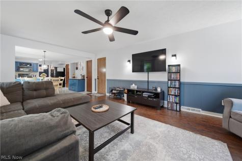 2681 Country Squire Street NW Uniontown OH 44685