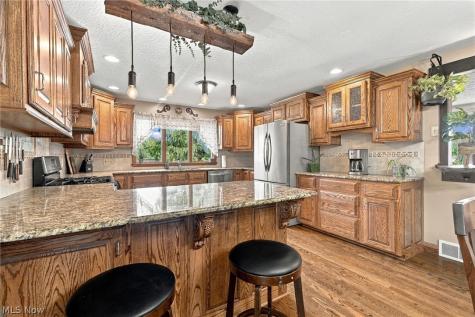 6439 Kemary Avenue SW Navarre OH 44662