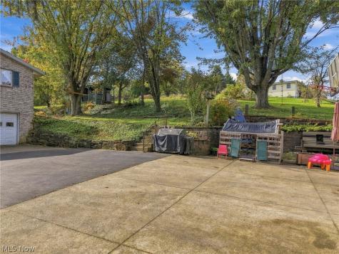 6439 Kemary Avenue SW Navarre OH 44662