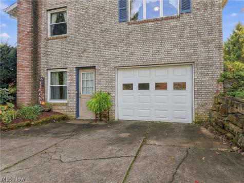 6439 Kemary Avenue SW Navarre OH 44662