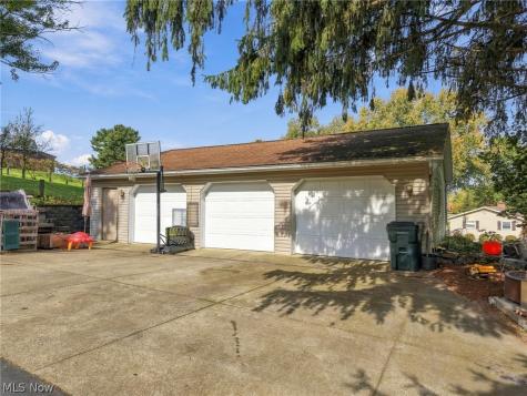 6439 Kemary Avenue SW Navarre OH 44662