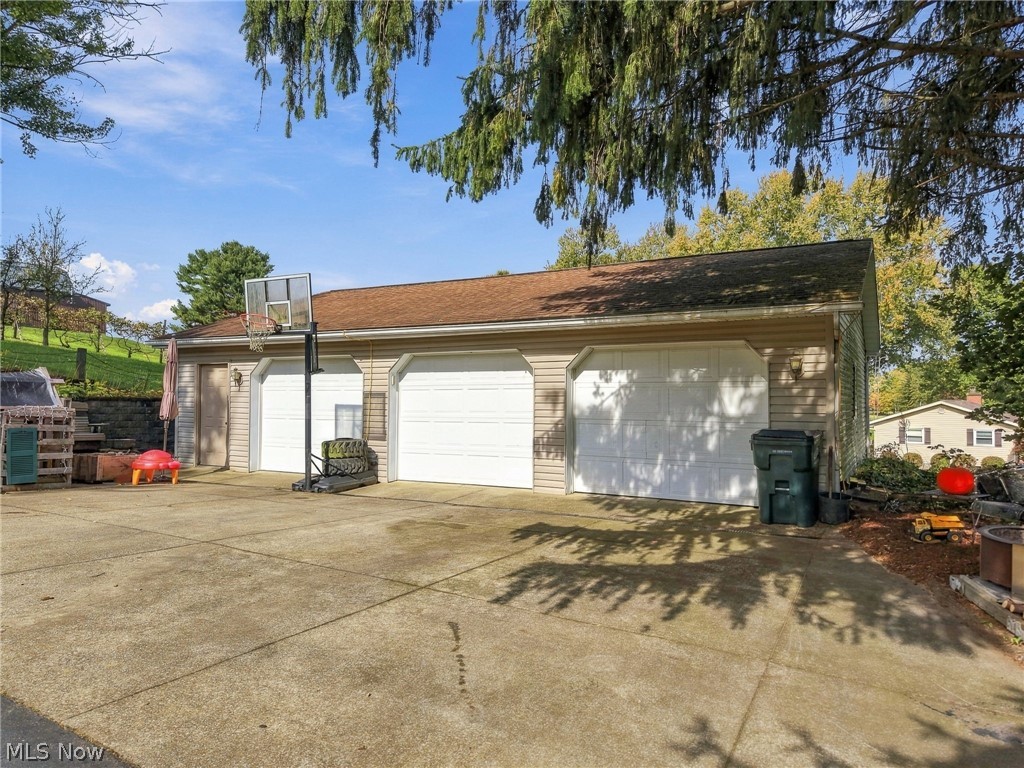 6439 Kemary Avenue SW Navarre OH 44662