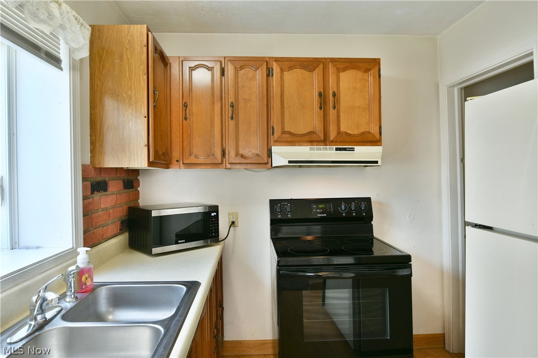 734 Central Parkway Avenue SE Warren OH 44484