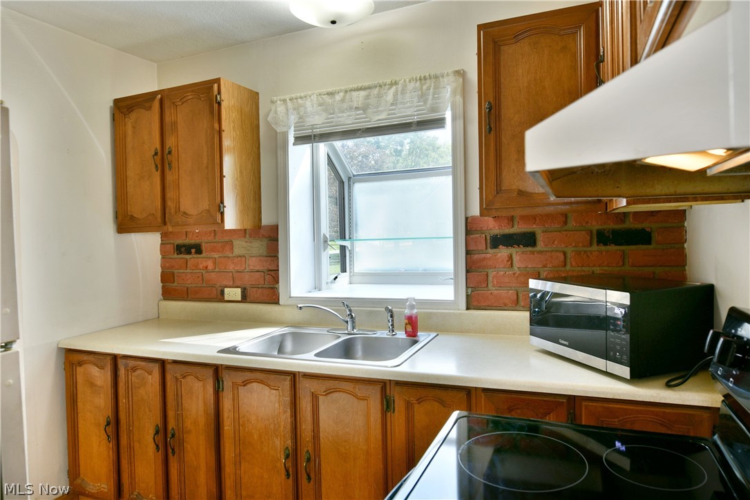 734 Central Parkway Avenue SE Warren OH 44484
