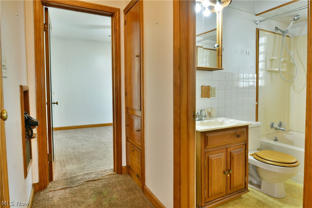 734 Central Parkway Avenue SE Warren OH 44484