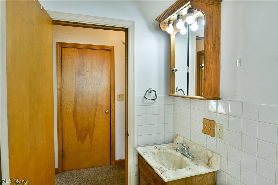 734 Central Parkway Avenue SE Warren OH 44484