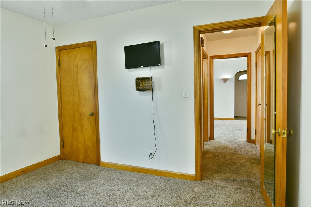 734 Central Parkway Avenue SE Warren OH 44484