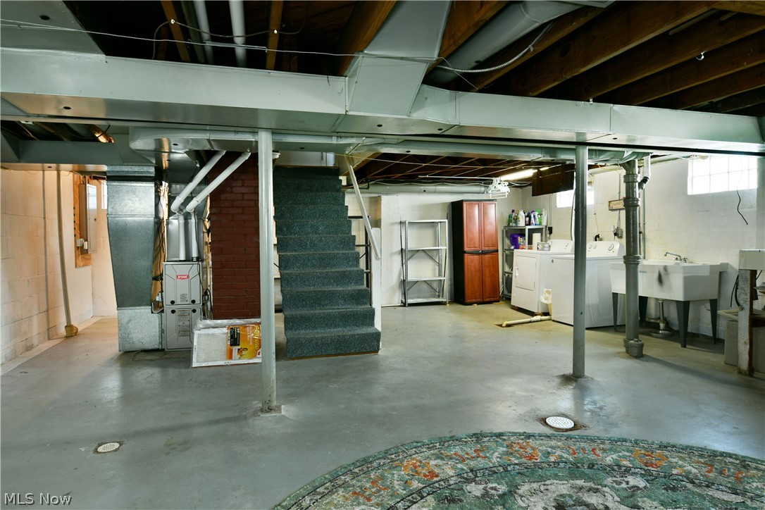 734 Central Parkway Avenue SE Warren OH 44484