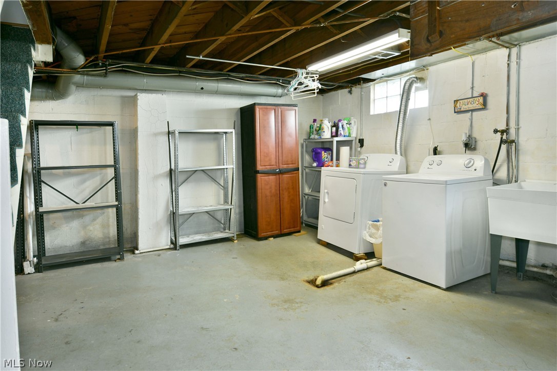 734 Central Parkway Avenue SE Warren OH 44484
