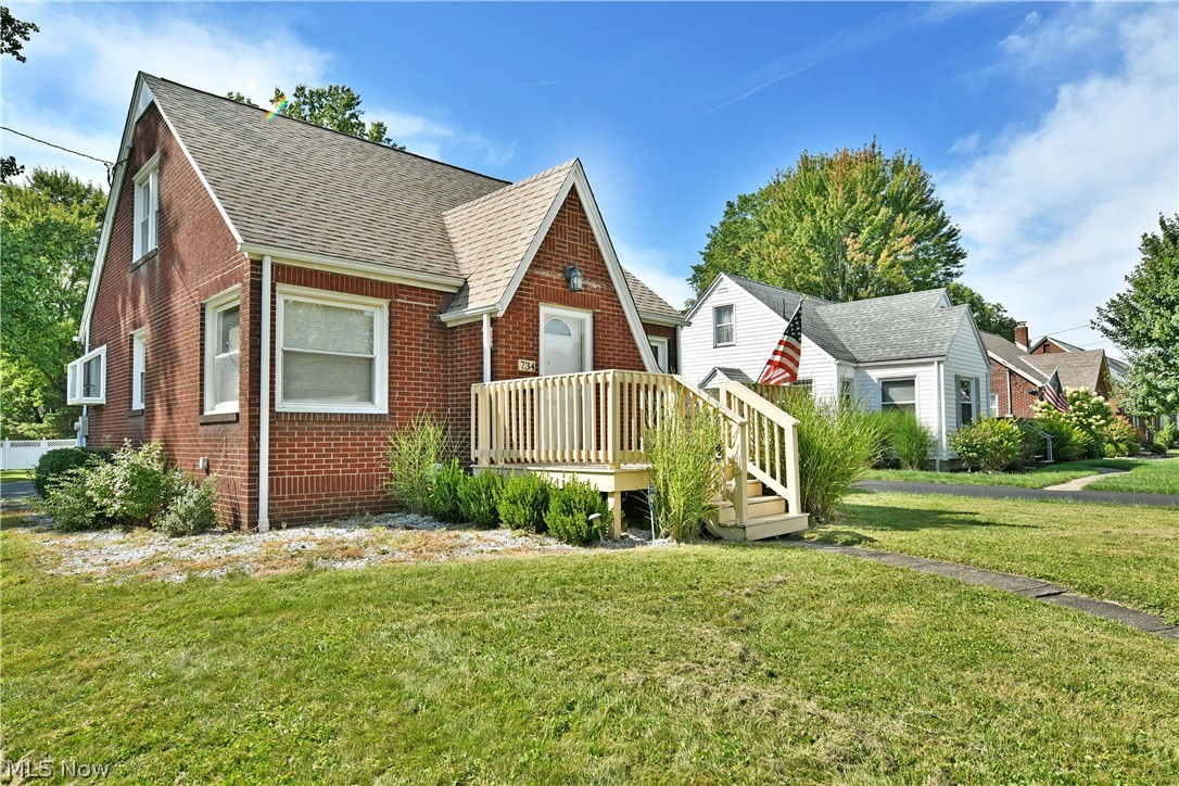 734 Central Parkway Avenue SE Warren OH 44484
