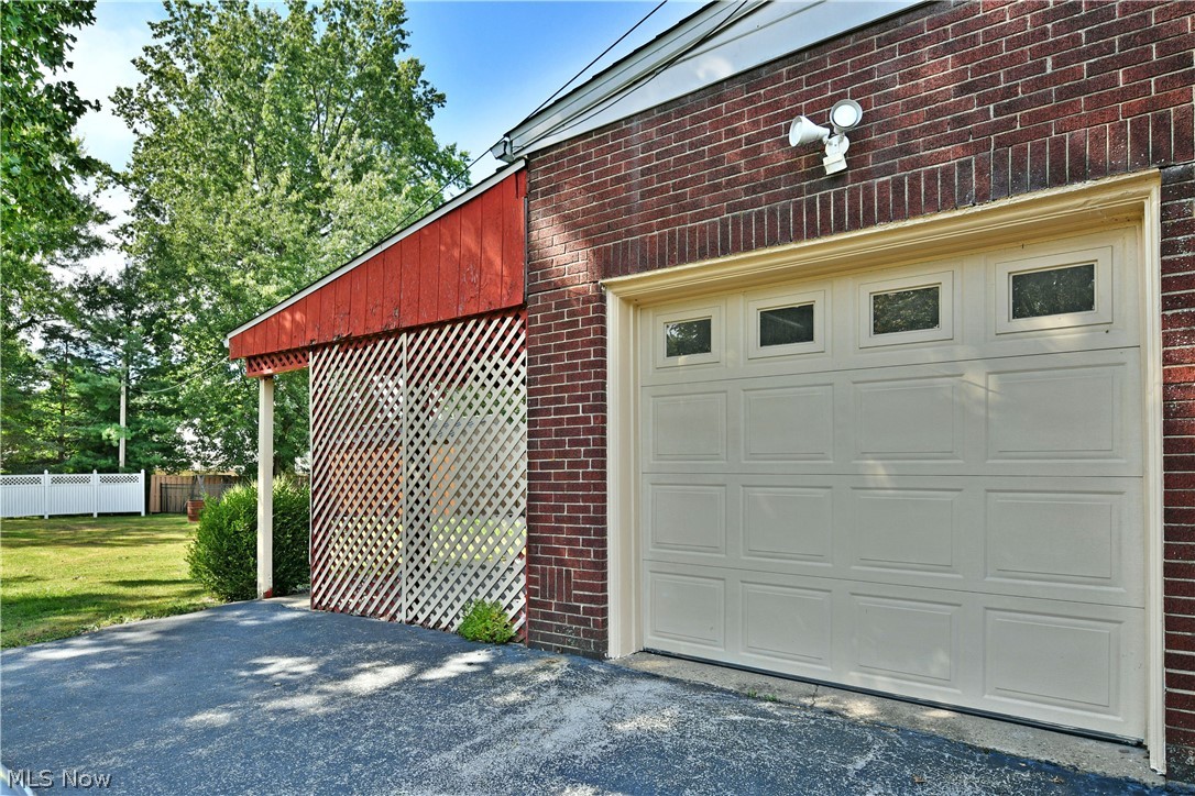 734 Central Parkway Avenue SE Warren OH 44484