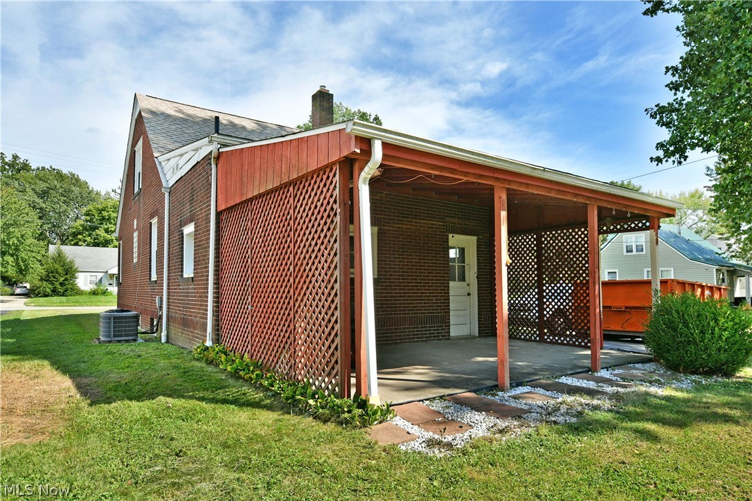 734 Central Parkway Avenue SE Warren OH 44484