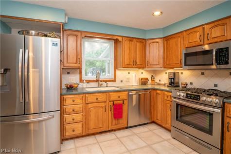 11507 Lela Avenue NW Uniontown OH 44685