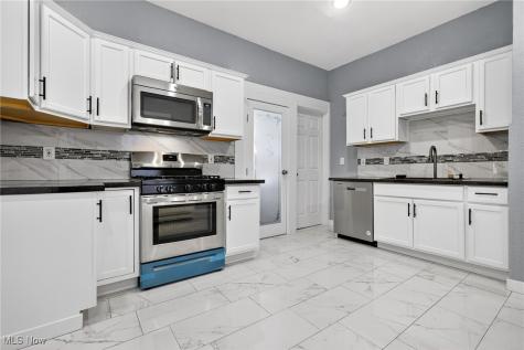 2202 E 100th Street Cleveland OH 44106