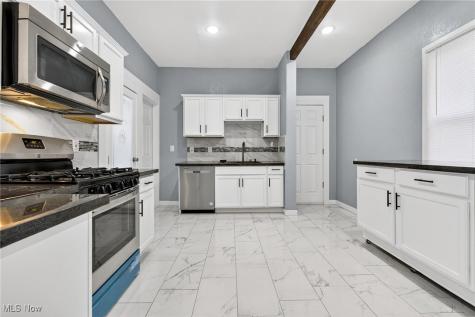 2202 E 100th Street Cleveland OH 44106