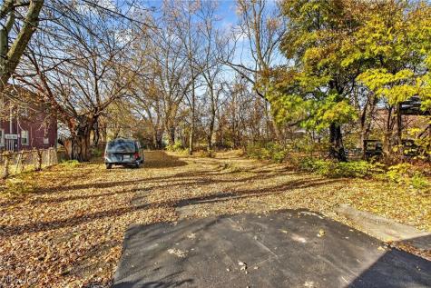 2202 E 100th Street Cleveland OH 44106