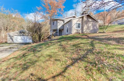 27 Delaware Trail Malvern OH 44644