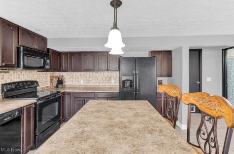 27 Delaware Trail Malvern OH 44644