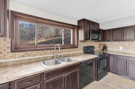 27 Delaware Trail Malvern OH 44644