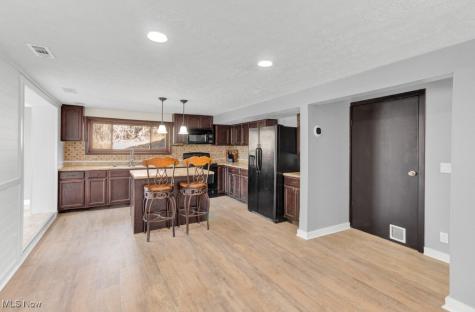 27 Delaware Trail Malvern OH 44644