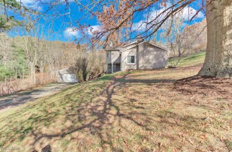 27 Delaware Trail Malvern OH 44644