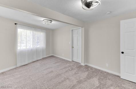 27 Delaware Trail Malvern OH 44644