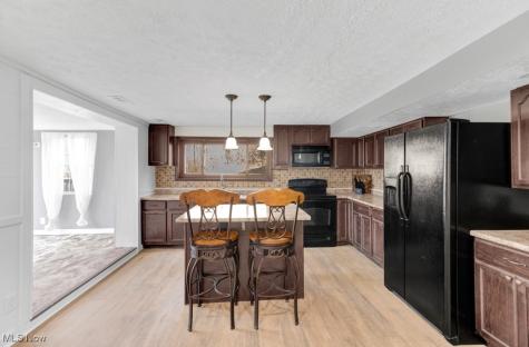 27 Delaware Trail Malvern OH 44644