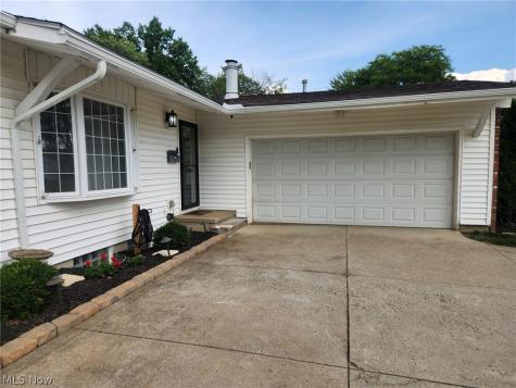 376 Wallace Drive Berea OH 44017