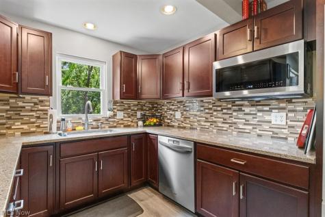 1942 Edwards Drive Akron OH 44306
