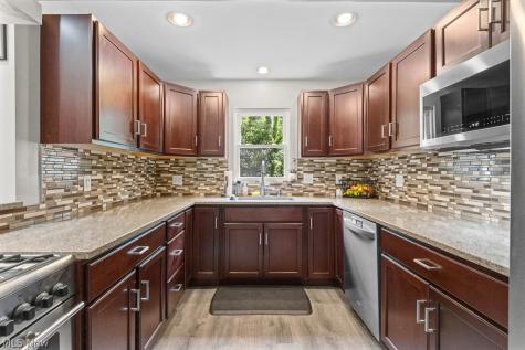1942 Edwards Drive Akron OH 44306