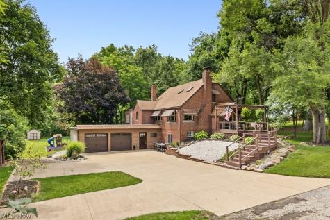 1942 Edwards Drive Akron OH 44306