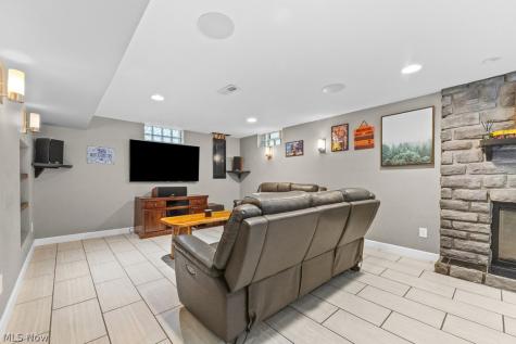 1942 Edwards Drive Akron OH 44306