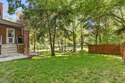 1942 Edwards Drive Akron OH 44306