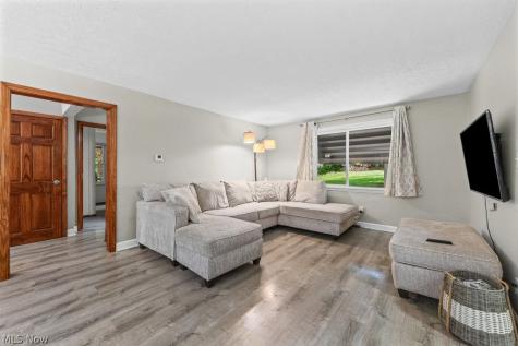 1942 Edwards Drive Akron OH 44306